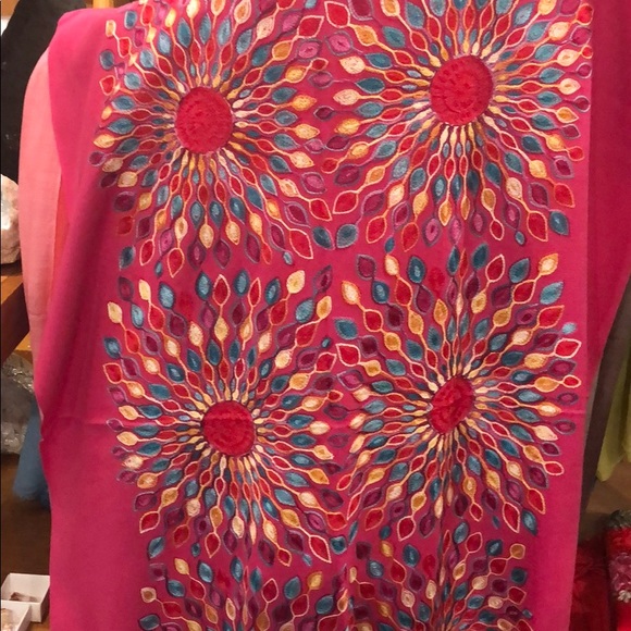 Himalayan Cashmere Embroidered shawl. - Picture 4 of 4